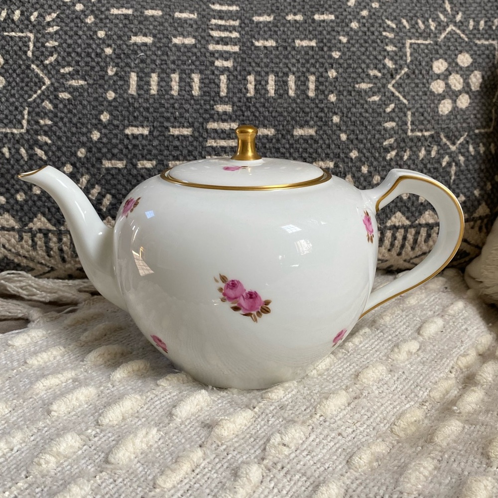 {Okura} Rose Teapot